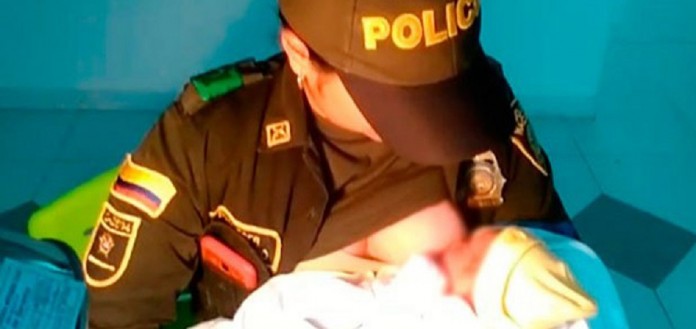 Policial salva bebê abandonado amamentando-o de seu próprio peito