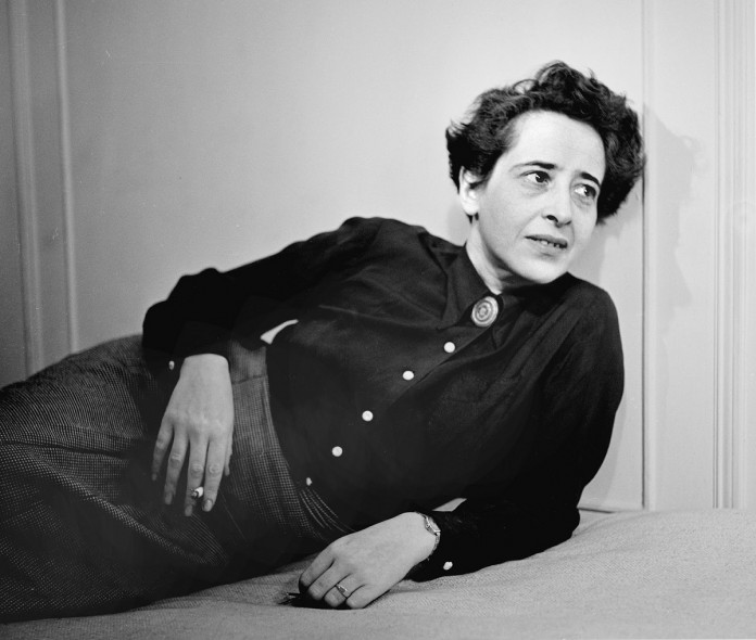 “A Renúncia ao Poder”, por Hannah Arendt