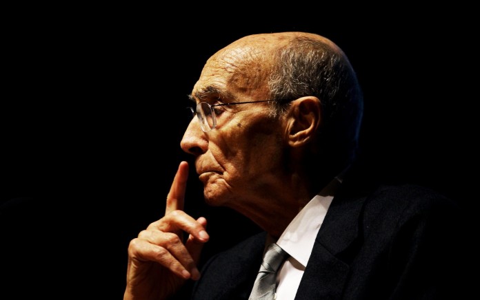 “Vivemos numa democracia sequestrada, condicionada, amputada” afirmou José Saramago