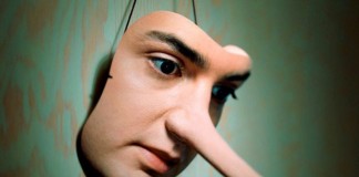 Cientistas apontam 4 sinais que o corpo manifesta quando mentimos