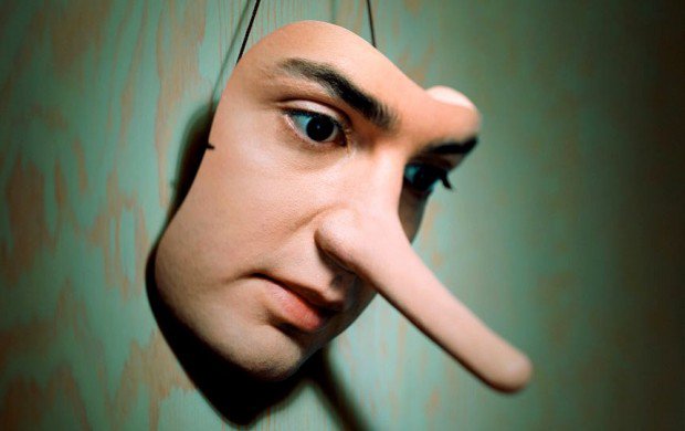 Cientistas apontam 4 sinais que o corpo manifesta quando mentimos