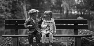 Os amigos beneficiam seriamente a nossa saúde