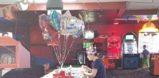Convidados não comparecem e autista fica sozinha em festa de 18 anos