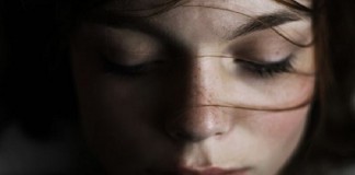 Porque sensitivos se sentem drenados perto de pessoas falsas