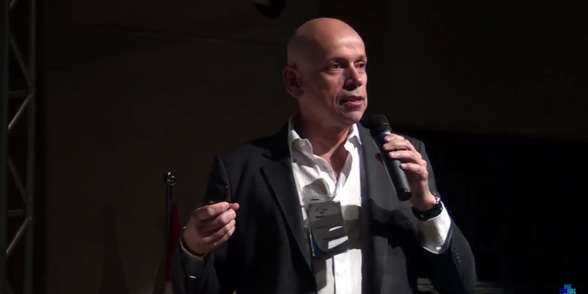 o-LEANDRO-KARNAL-facebook