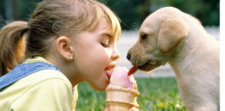 Benefícios para crianças que crescem com animais de estimação