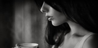 Não , não somos obrigados a aguentar tudo. Paciência tem limites e a vida é para ser vivida , não suportada