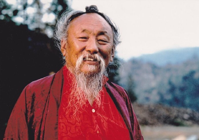 “É errado sentir raiva daqueles que são responsáveis pelas guerras, que matam tantas pessoas?”Rinpoche reponde.