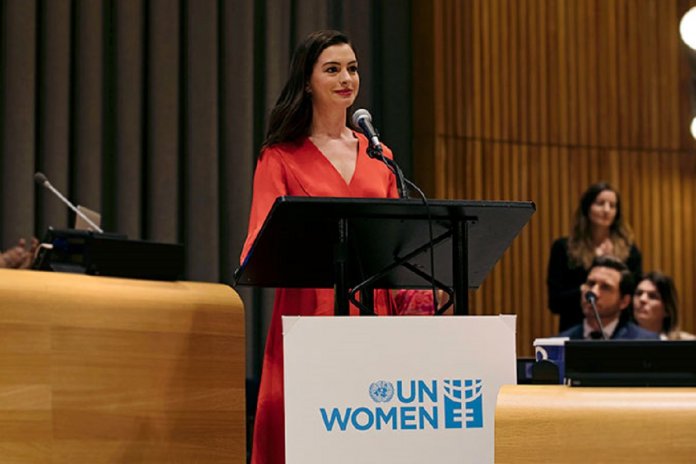 “Para libertar as mulheres, precisamos libertar os homens”, diz Anne Hathaway