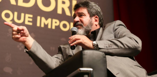 “Difícil é amar o próximo, amar quem está longe é fácil” por Mario Sergio Cortella