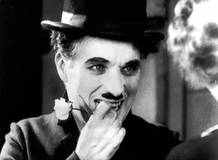 chaplin-696x512 Nada é estranho. Estranho é não ser quem a gente é