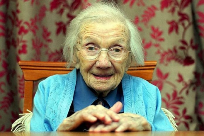 Mulher de 109 anos afirma que o segredo para viver mais é evitar os homens