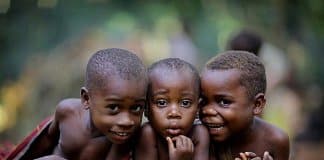 “hei-de inventar um verso que vos faça justiça” – Mia Couto