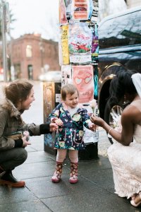 revistapazes.com - Essa menininha de 2 anos pensou que uma noiva fosse a princesa do seu livro!