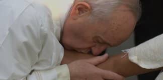 “Lavai os pés uns aos outros” – por Humberto Rohden