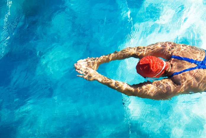 Como a natação é capaz de fazer com que o seu cérebro se torne mais saudável