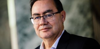 “A grandeza de um ser humano não está no quanto ele sabe, mas no quanto ele tem consciência que não sabe.” Augusto Cury