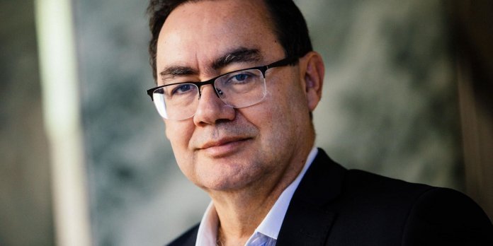 “A grandeza de um ser humano não está no quanto ele sabe, mas no quanto ele tem consciência que não sabe.” Augusto Cury