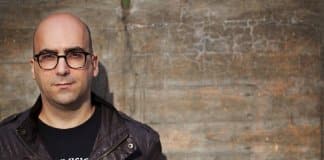 “Brincávamos a cair nos braços um do outro” – poema de Valter Hugo Mãe