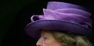 “A mulher fenomenal e seu chapéu violeta” por Erma Bombeck
