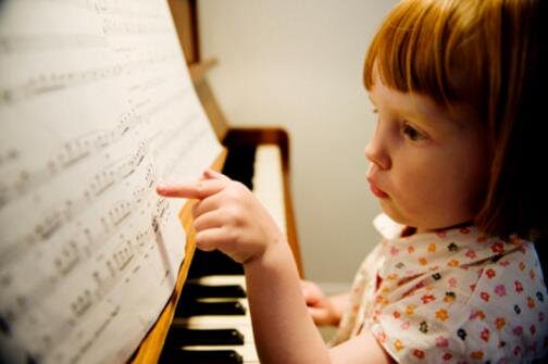 Substitua o tablet por um instrumento musical e tenha filhos mais inteligentes