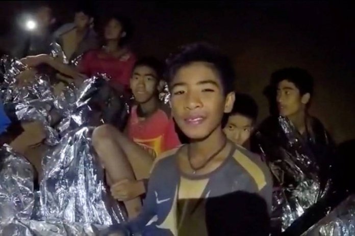 Começou, na madrugada de hoje, a operação de resgate das crianças presas em caverna na Tailândia
