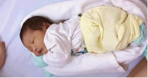 Enfermeira dá dica de como fazer o bebê dormir rapidamente e o vídeo viraliza
