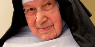 Aos 110 anos, morre freira que salvava judeus na II Guerra Mundial