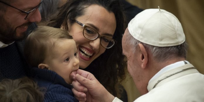 Papa Francisco: maravilhar-se é abrir-se aos outros