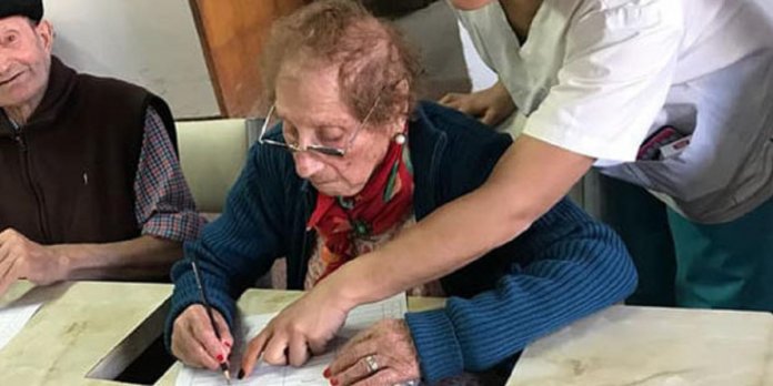 Esta bisavó começou a escola primária… aos 105 anos de idade!