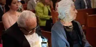 Adorável senhor tira fotos de sua esposa sem que ela perceba: ainda loucamente apaixonado