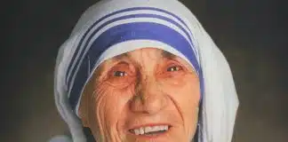 “A falta de amor é a maior de todas as pobrezas.”