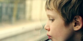 A negligência emocional sofrida na infância cria adultos pouco assertivos