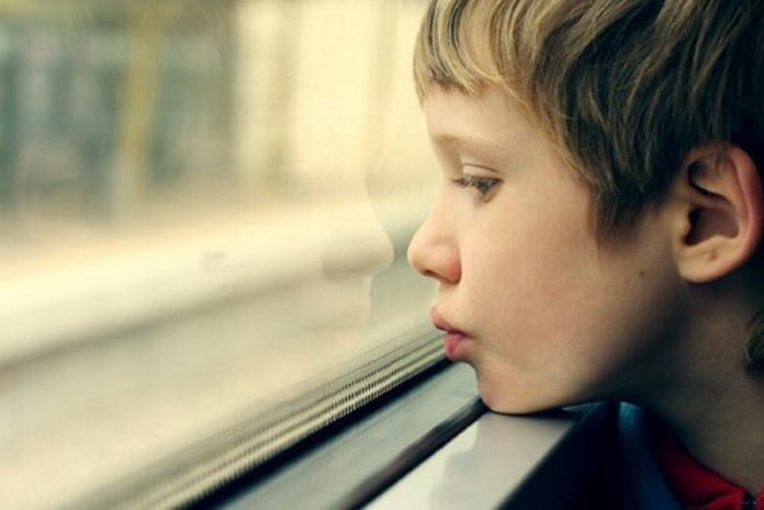A negligência emocional sofrida na infância cria adultos pouco assertivos