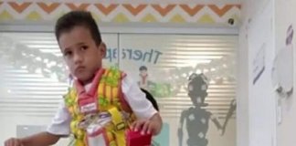 Vídeo de menino com paralisia cerebral andando pela primeira vez emociona as redes sociais