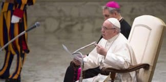 Papa diz que é melhor viver como ateu do que ir à igreja e odiar os outros