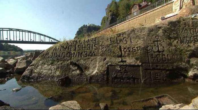 Seca na Europa faz rios revelarem pedras com gravuras preocupantes