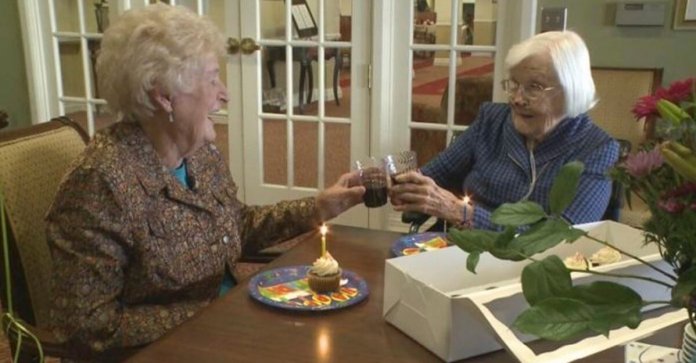 Elas se conheceram há 84 anos e ainda são amigas até hoje. Cada ano elas celebram seus aniversários juntas