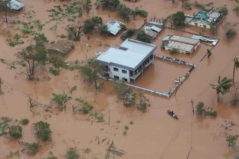 revistapazes.com - "Estou quase tão destruído quanto a minha cidade" - afirma Mia Couto sobre a passagem do ciclone Idai por sua cidade natal