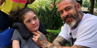 Henrique Fogaça é só emoção ao ver os primeiros passos da filha, que tem uma doença rara