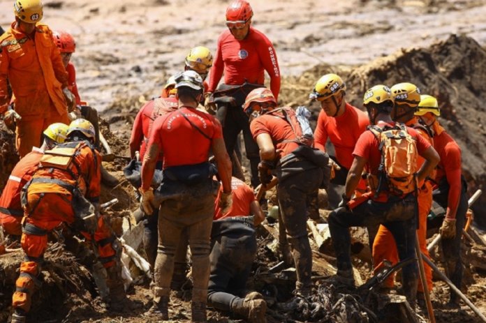 Heroicos bombeiros de Brumadinho vão à África ajudar vítimas de ciclone