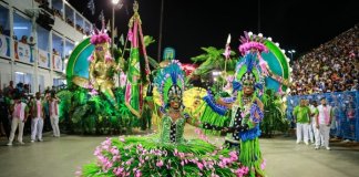 “Chegou a vez de ouvir as Marias, Mahins, Marielles, Malês”, cante conosco esse verdadeiro hino de Resistência