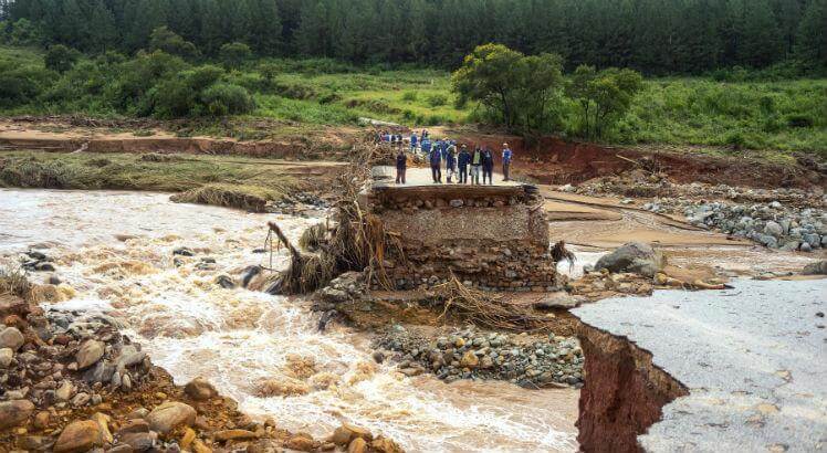 revistapazes.com - "Estou quase tão destruído quanto a minha cidade" - afirma Mia Couto sobre a passagem do ciclone Idai por sua cidade natal