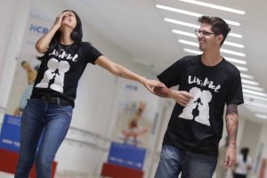 revistapazes.com - Emocionante: após 20 horas de cirurgia, gêmeas siamesas são separadas no DF