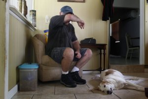 revistapazes.com - Fotógrafa retrata a dor de se despedir de um animalzinho de estimação