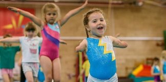 Menina de 5 anos vira ginasta depois de perder os quatro membros e supera qualquer expectativa