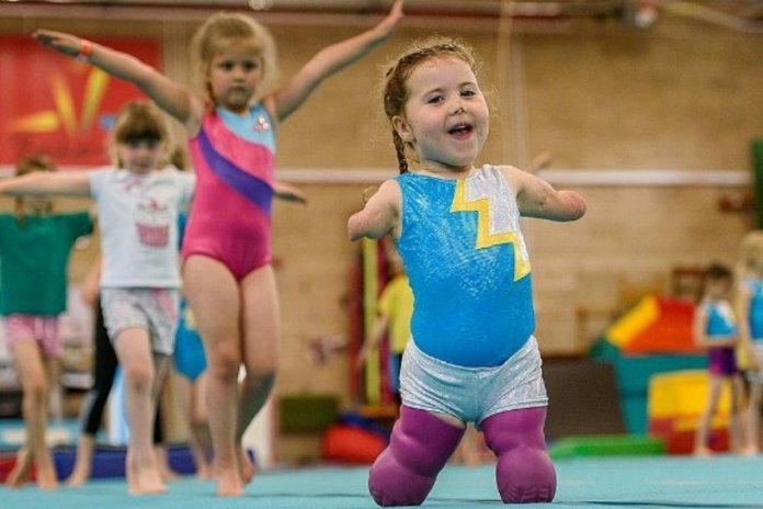 Menina de 5 anos vira ginasta depois de perder os quatro membros e supera qualquer expectativa