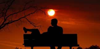 Amar nos faz profundos. Odiar nos torna rasos