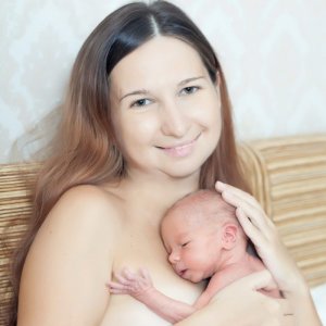 revistapazes.com - Voluntários são procurados para abraçar bebês prematuros na UTI