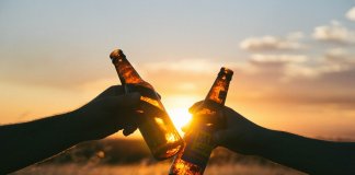 Cervejinha com os amigos: um excelente remédio para a depressão